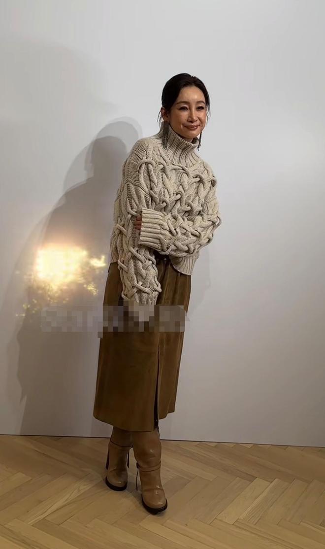 秦海璐现身参加活动高